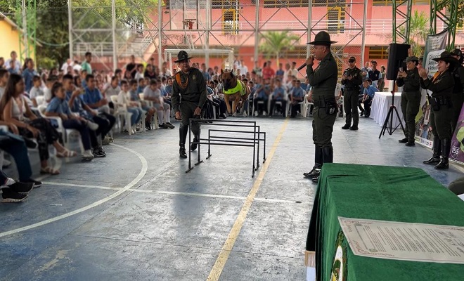 La Policía Nacional visitó la institución educativa Juan de Cabrera en la ciudad de Neiva