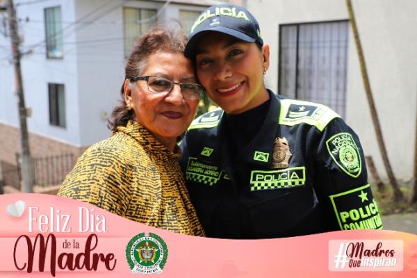 “Madres que inspiran”: La Policía Nacional en Caldas refuerza la seguridad durante el día de las madres