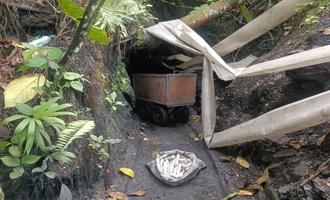 Bocamina ilegal y explosivos incautados