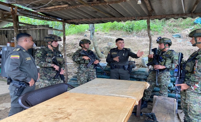 labor de los policías en el municipio de Montecristo,  sur Bolívar