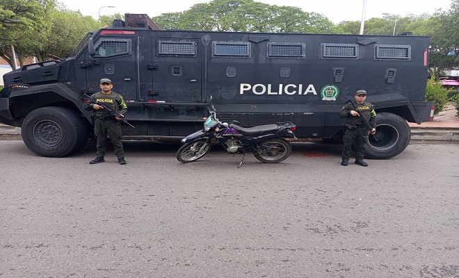 En el sector de Risaralda, en la vía Sardinata - Cúcuta, mientras que los uniformados patrullaban, encontraron una motocicleta sin placas, línea 125