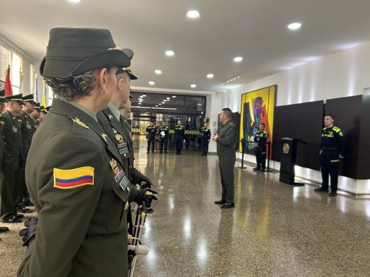 Personal Policía Colombia a capacitarse en IA en la India 