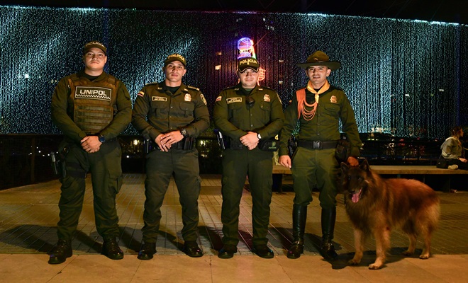 Personal Policial de apoyo para navidad