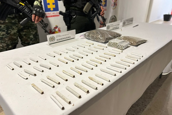 Los elementos fueron abandonados por un hombre que huyó del lugar al notar la presencia policial. 