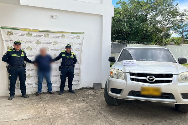 Recuperación de una camioneta reportada como hurtada en el municipio de La Plata, Huila.