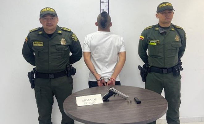 Esta persona tenía en su poder un arma traumática modificada para utilizar munición convencional.