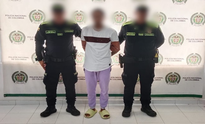 Dos policías y un ciudadano capturado
