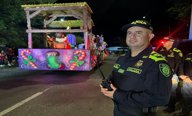 Policía Metropolitana de Neiva acompaña la celebración del Día de las Velitas con mensajes de prevención y unión familiar