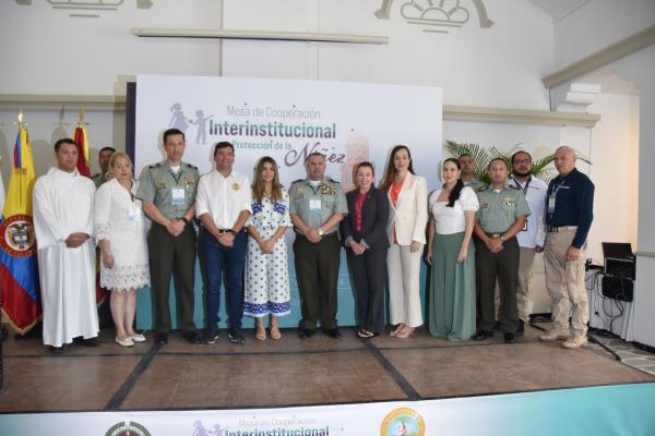 Ponentes mesa interinstitucional para la protección de la niñez