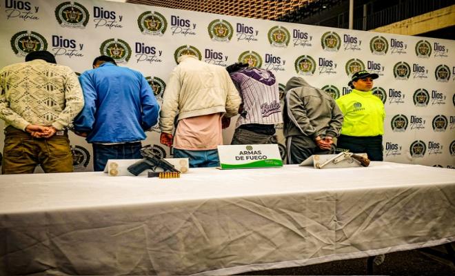 Medida de aseguramiento intramural a cinco de estas personas, uno con medida domiciliaria y cuatro en libertad