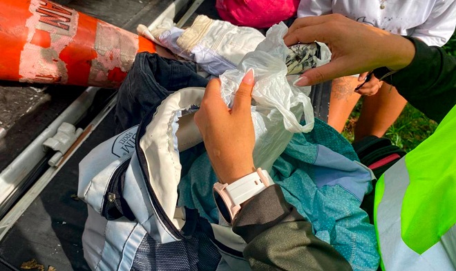 Registro de las pertenencias de la persona capturada