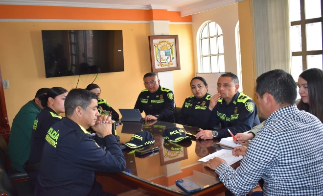 Reunión en Combita entre el Alcalde y la Policía