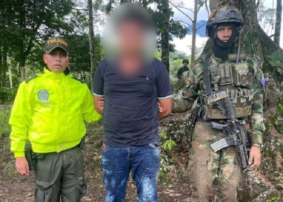 En la operación que desarrolló la Policía Nacional con las Fuerzas Militares, también fueron capturados otros dos integrantes de la misma organización. 