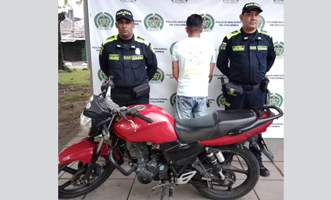 La Policía Nacional lo sorprendió conduciendo una motocicleta que figuraba como hurtada desde el mes de febrero.