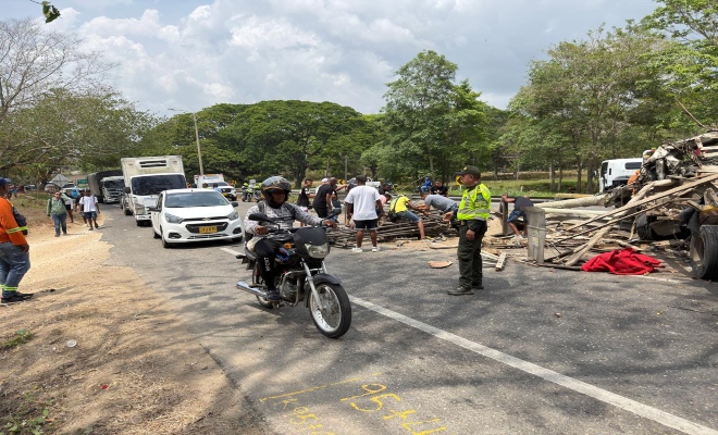 Uniformados de la Seccional de Tr&aacute;nsito y Transporte 