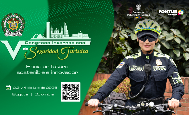 Mujer polic&iacute;a de la especialidad de protecci&oacute;n al turismo, sosteniendo una bicicleta y en la parte derecha informaci&oacute;n del evento.