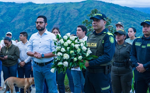 El acto conmemorativo exaltó la entrega de la patrullera María Alejandra Vieda Almario y fortaleció los lazos entre la institución y la comunidad.