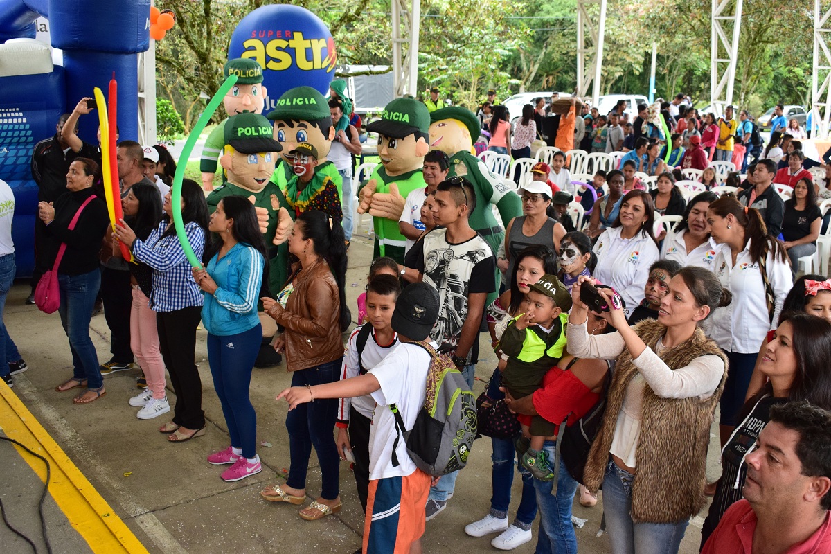 Cerca_de_500_niños,_vivieron_un_día_especial