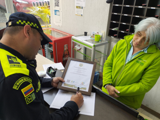 El grupo de protección al turismo y patrimonio nacional brinda recomendaciones de seguridad a propios y turistas