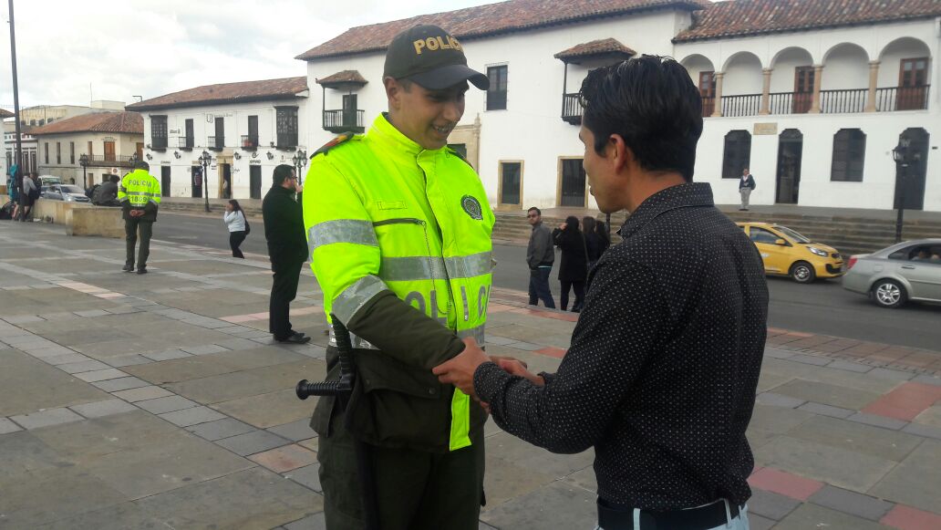 policia-honesto-tunja