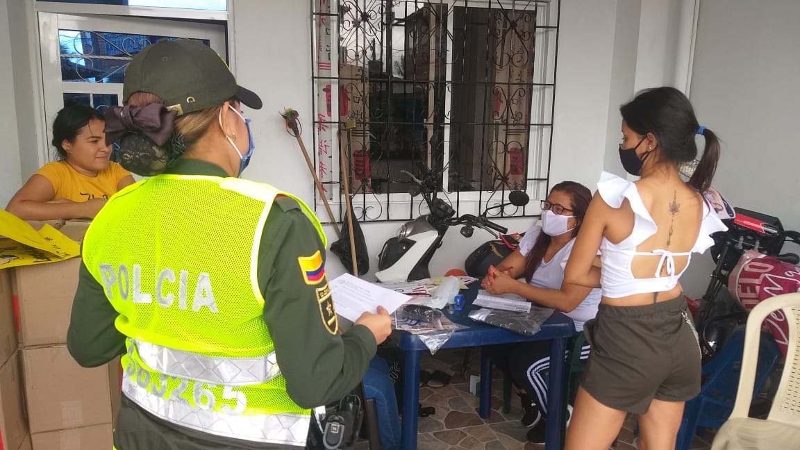 La policía nacional con las patrulla en casa quiere contrarrestar la violencia intrafamiliar 