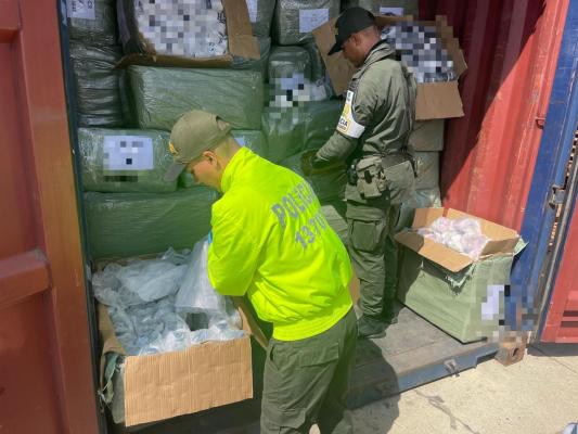 aprehensión de 01 contenedor de mercancía de contrabando 