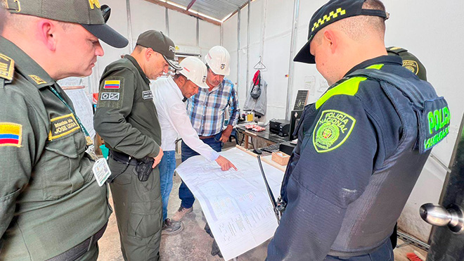 verifica avance de obra de infraestructura en Caucasia