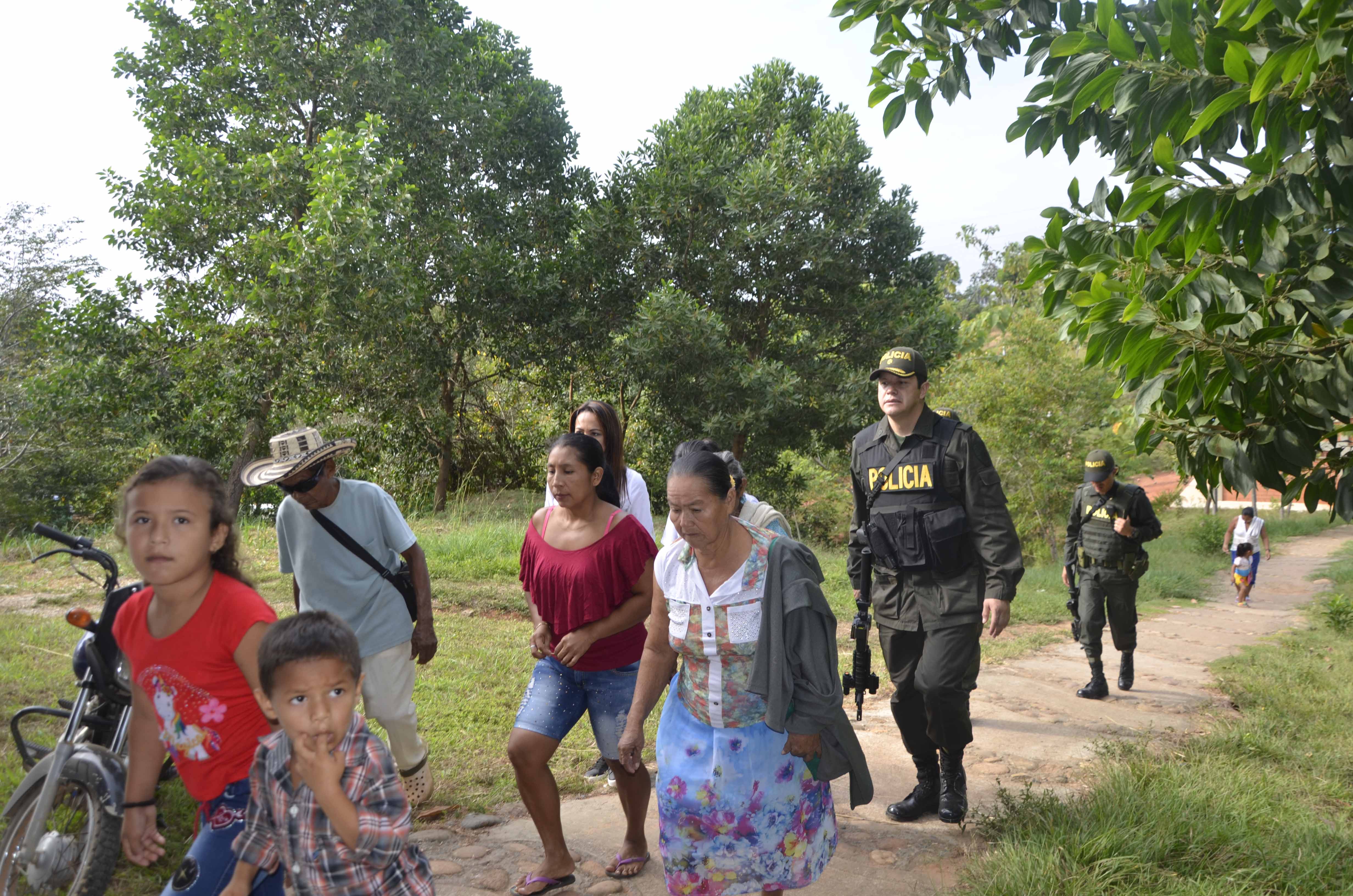 Policía-llega-al-corregimiento-el-pando-para-atender-requerimientos-de-la-comunidad-indígena-3