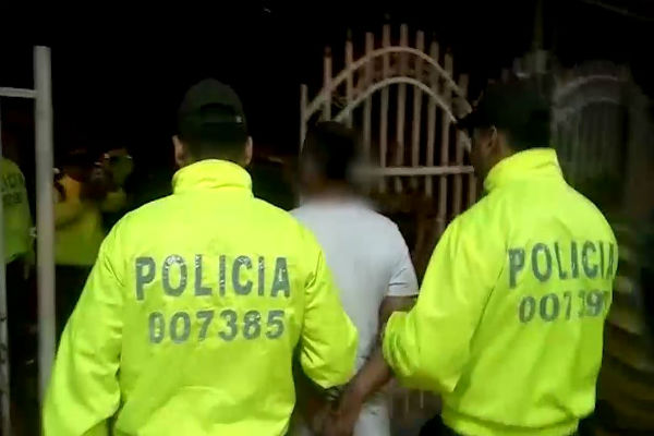 Momento-de-la-captura-de-uno-de-los-integrantes-de-la-banda-los-desalmados.