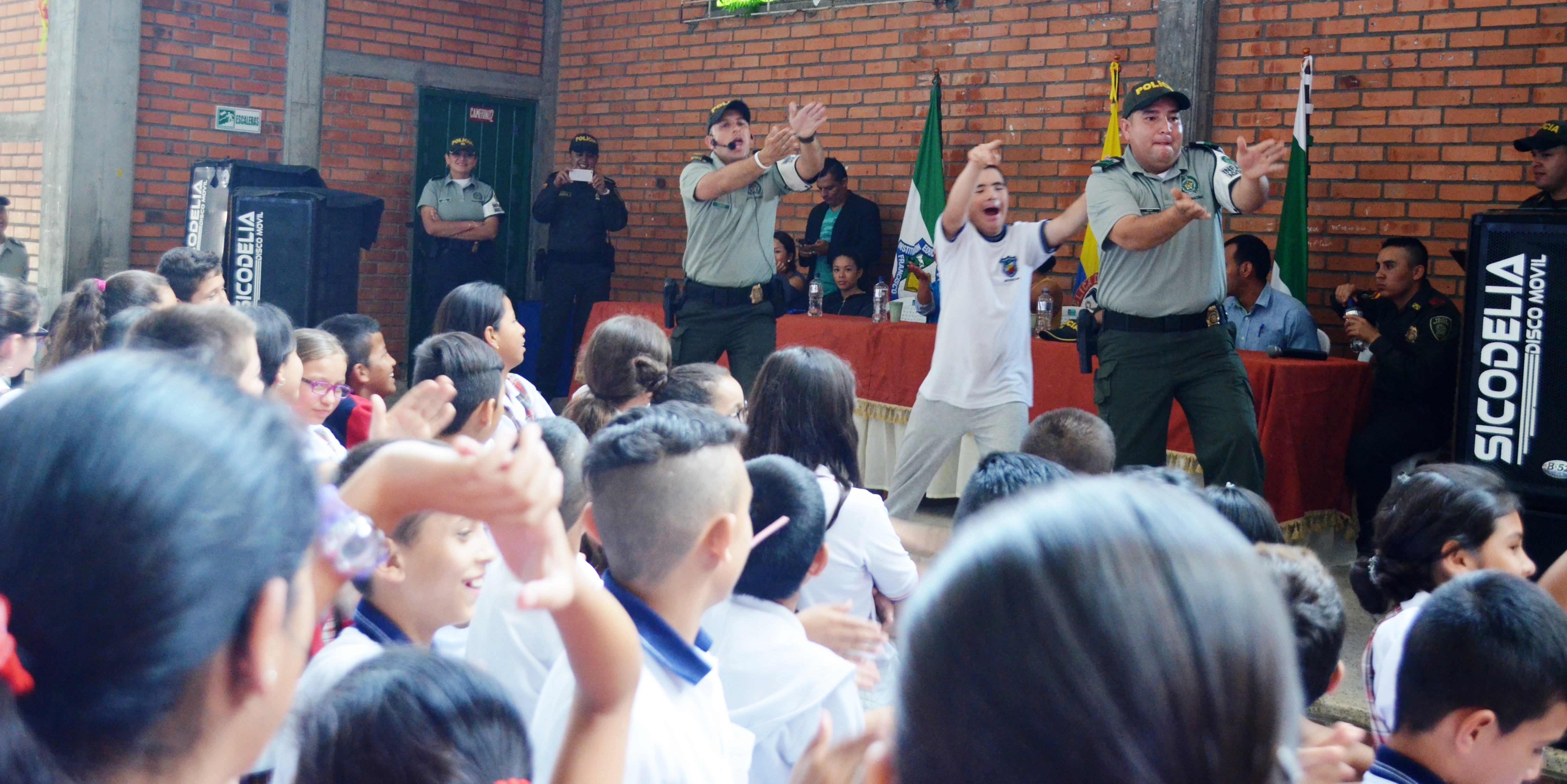el bus iteractivo de la policía llegó a Santa Rosa de Cabal 