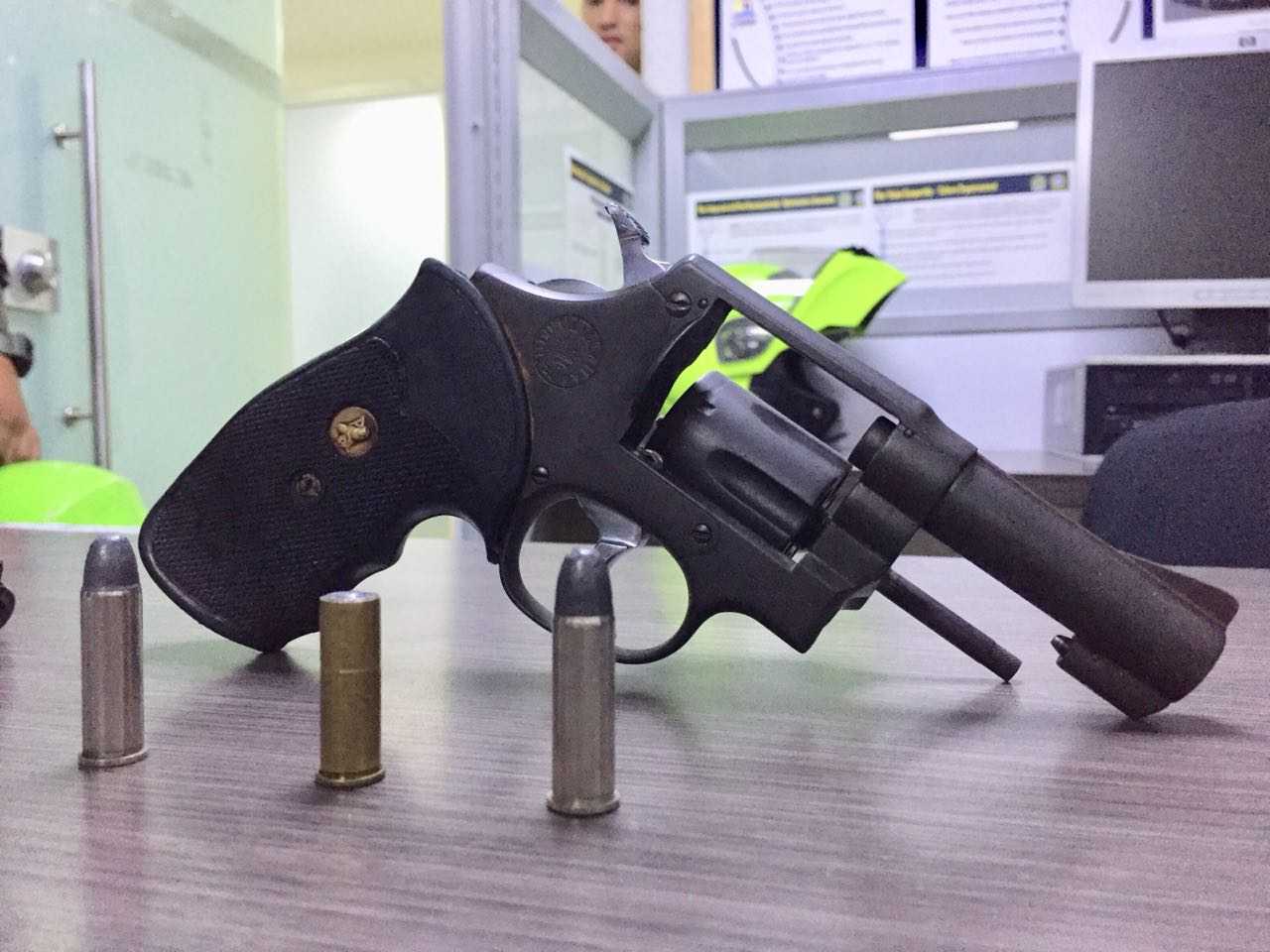 En total fueron 4 armas de fuego y 5 capturados por este delito de porte ilegal de armas de fuego