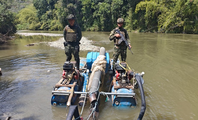 El hombre generaba alrededor de 200 millones de pesos mensuales con la extracción de oro