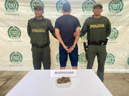 Un hombre es capturado por el delito de trafico de estupefacientes.