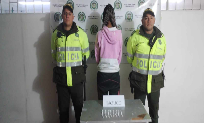 Mujer que transportaba estupefacientes en un coche de bebé, fue capturada