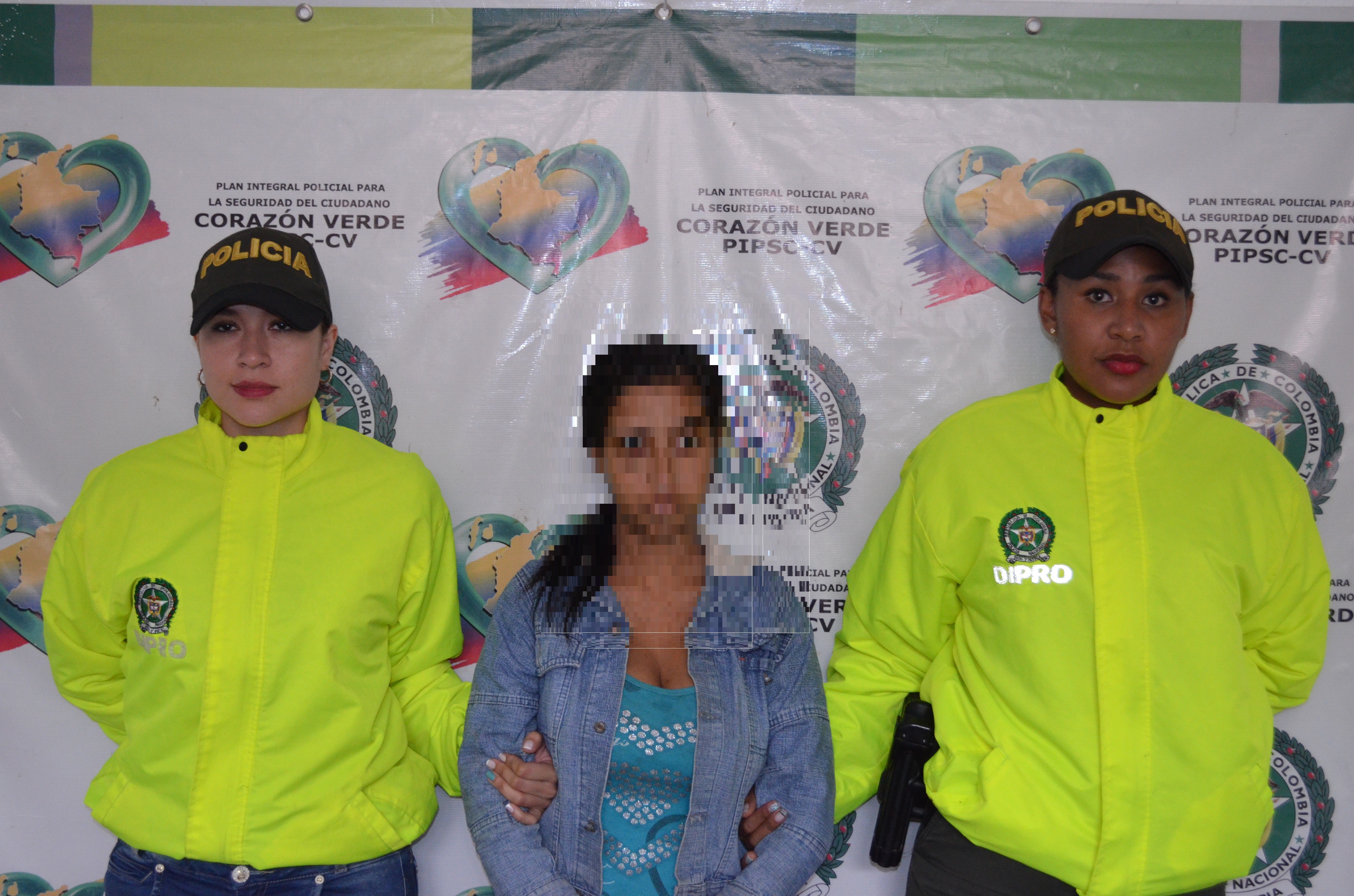 de  mujer de 21 años de edad, sindicada del delito de tentativa de homicidio por golpear a su bebe de once horas de nacida