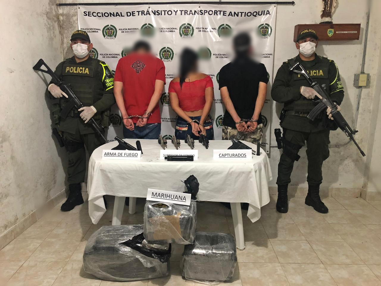 se capturan 03 personas entre ellos 01 femenina 