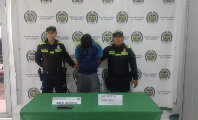 Capturado ladrón en flagrancia y recuperado celular 