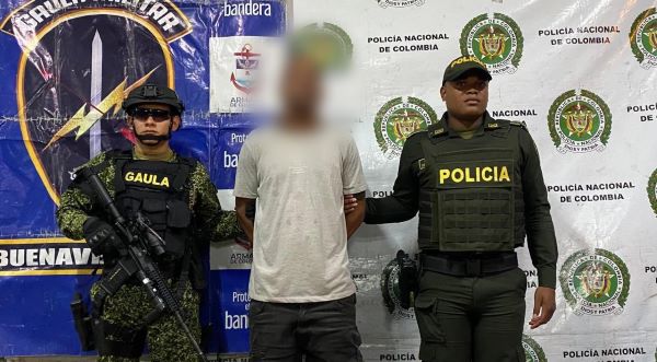 Se materializaron cuatro allanamientos que permitieron la captura de integrantes clave del GDCO y la incautación de armas, munición y clorhidrato de cocaína