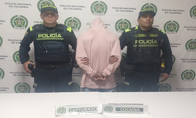 Dos policías y un capturado con  25 gramos de cocaína 