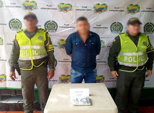 Uno de los capturados ocultaba el estupefaciente en recipientes de suavizante para ropa