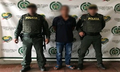 El sujeto presenta una orden de captura por el delito de concierto para delinquir