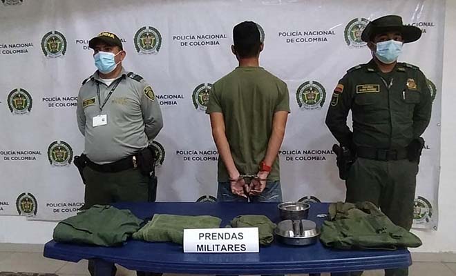 Capturado hombre por el delito utilización ilegal de uniformes 