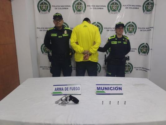 La Policía Nacional capturó a alias “Farid” por el delito de porte ilegal de armas de fuego en el norte de Bucaramanga