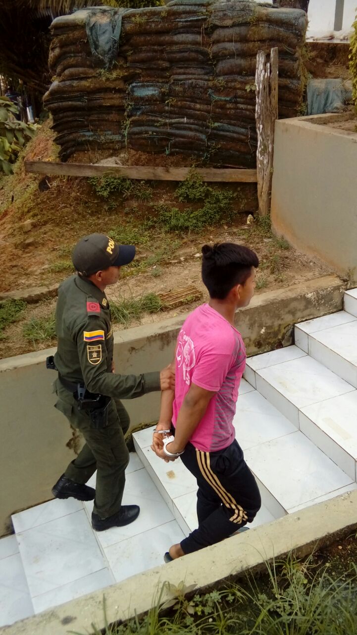 El joven portaba el estupefaciente en un bolso, merodeando el polideportivo 