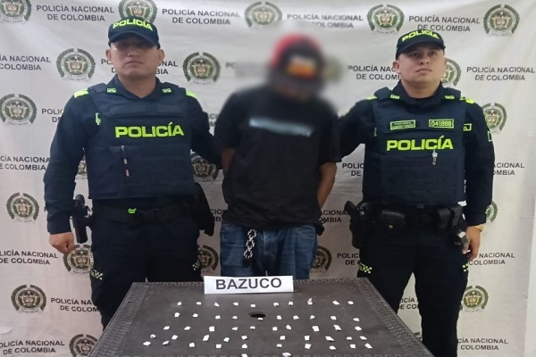 Dos Policías y un capturado por el delito de tráfico de estupefacientes