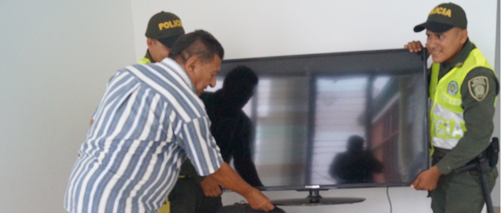 La patrulla del cuadrante de ronda en ese momento capturó el delincuente y recuperó el televisor 