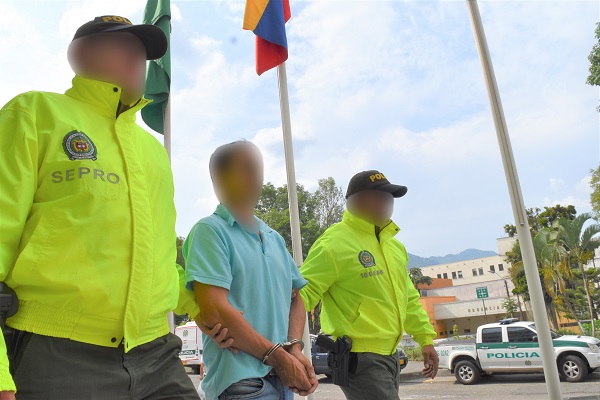 Por redes sociales contactaba jóvenes y las inducia a la prostitución 