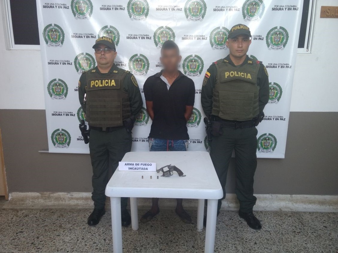 Se incautó un arma de fuego tipo revolver con tres cartuchos percutidos 