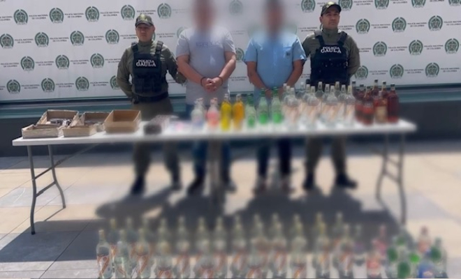 Fueron halladas armas de fuego y licor adulterado en procedimiento policial