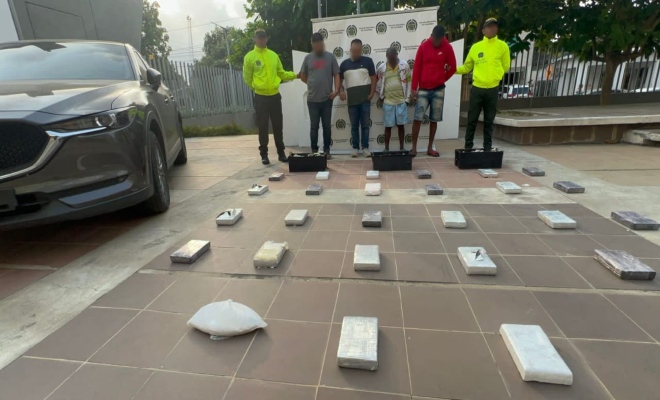 En medio de gallos y gallinas a bordo de un velero, Policía incauta importante alijo de drogas con destino al país de Panamá